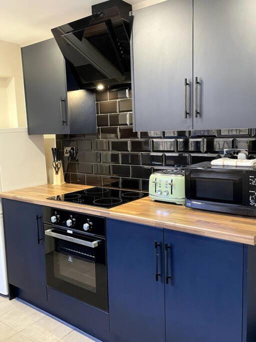 Central Area Terraced House With Private Hot Tub Lincoln Exterior photo