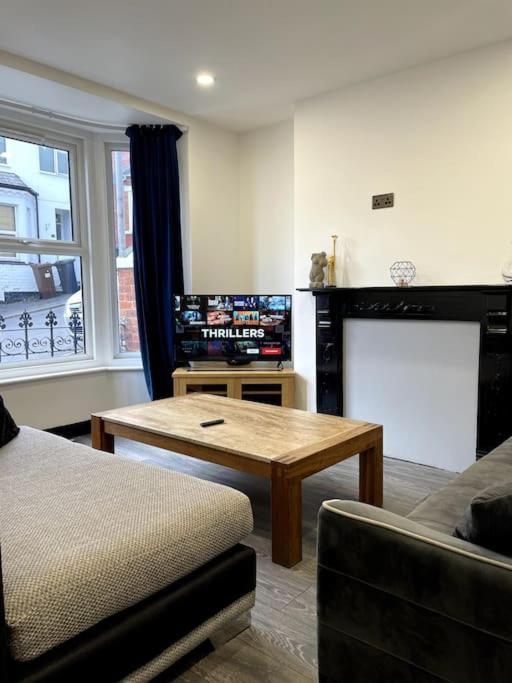 Central Area Terraced House With Private Hot Tub Lincoln Exterior photo