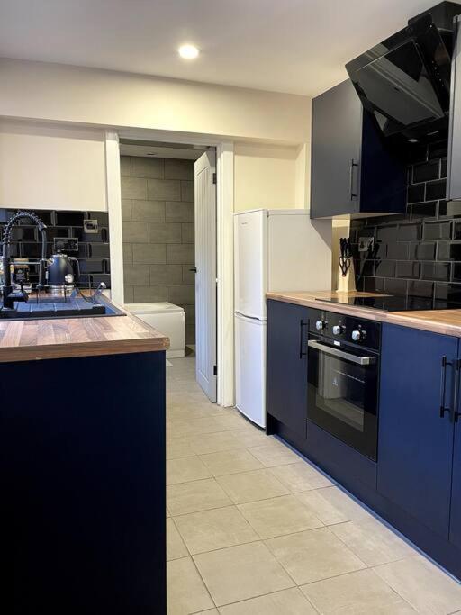 Central Area Terraced House With Private Hot Tub Lincoln Exterior photo